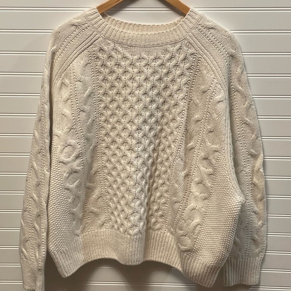 Universal Thread Sweaters - Universal Threads Cozy Cream Cable Knit Crew Sweater XXL